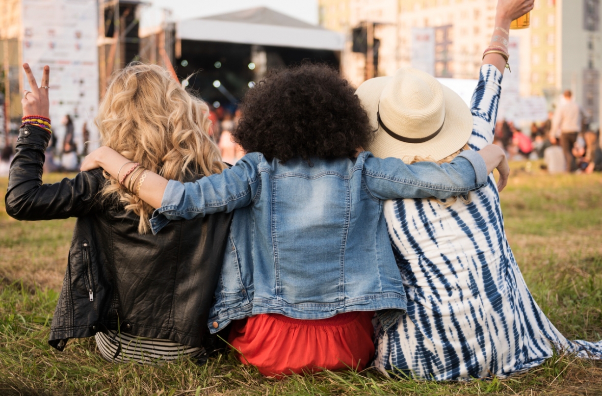 Festiwal muzyczny "Najcieplejsze Miejsce Na Ziemi" na stadionie w Wodzisławiu Śląskim przyciąga coraz więcej fanów