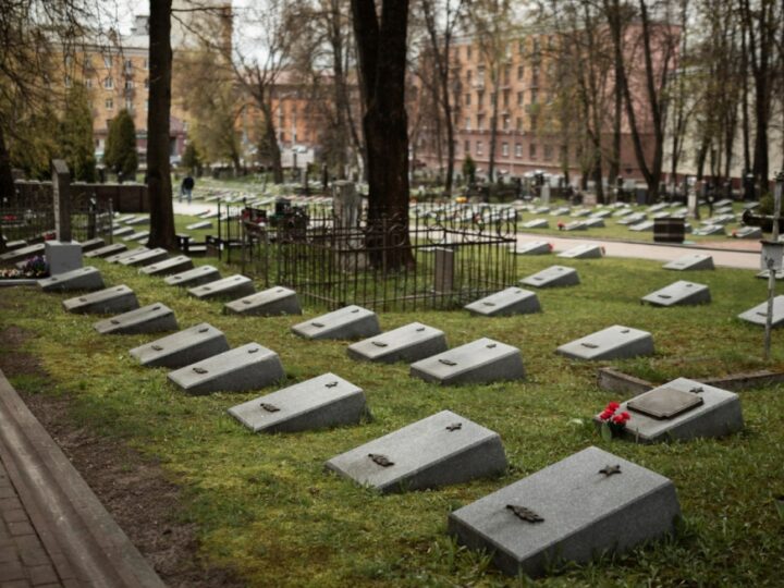 Remont grobu zbiorowego wojennego 44 więźniów KL Auschwitz-Birkenau w Wodzisławiu Śląskim przyspiesza dzięki dofinansowaniu od Ministerstwa Kultury