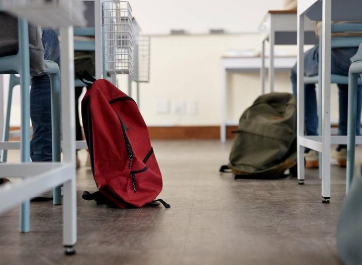 Bezpieczna droga do szkoły: Policjanci uczą dzieci zasad bezpieczeństwa w SP 28