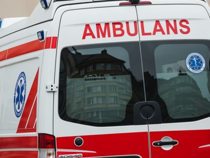 Obywatelska wrażliwość uratowała życie: Policja pomogła bezdomnej kobiecie w Wodzisławiu