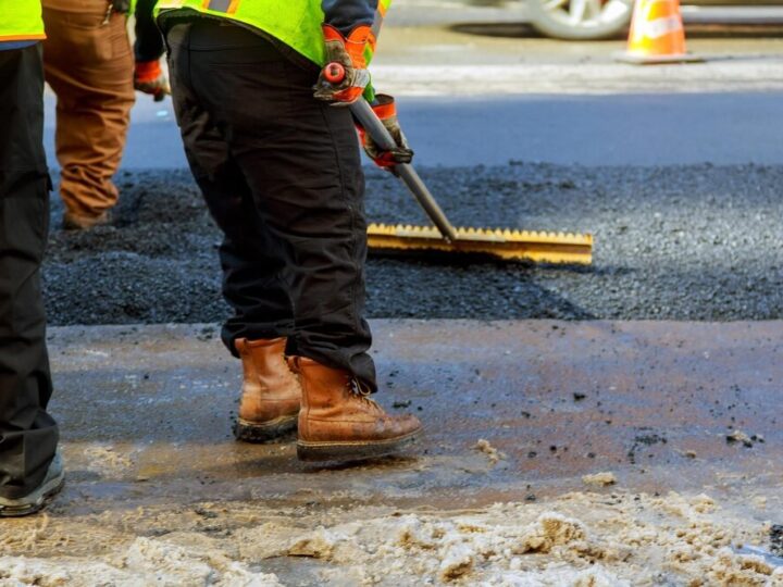 Uwaga kierowcy! Przestrzegajcie zasad na remontowanej ul. 1 Maja w Mszanie!
