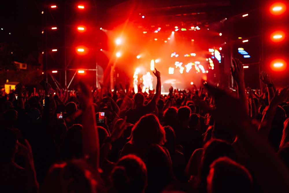 Jacek Szuła: Harmonijkowy Mistrz na Koncercie „Grupy Bez Daty Ważności