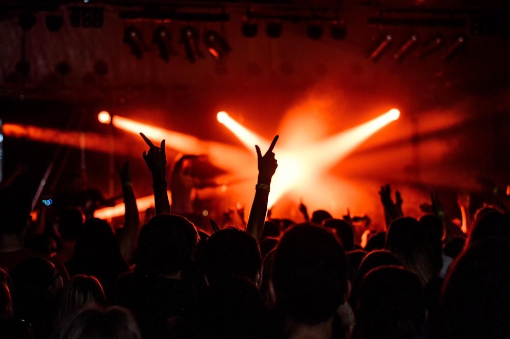 Muzyczna podróż z Osiecką: Koncert „Stacja – Osiecka” znów na scenie!