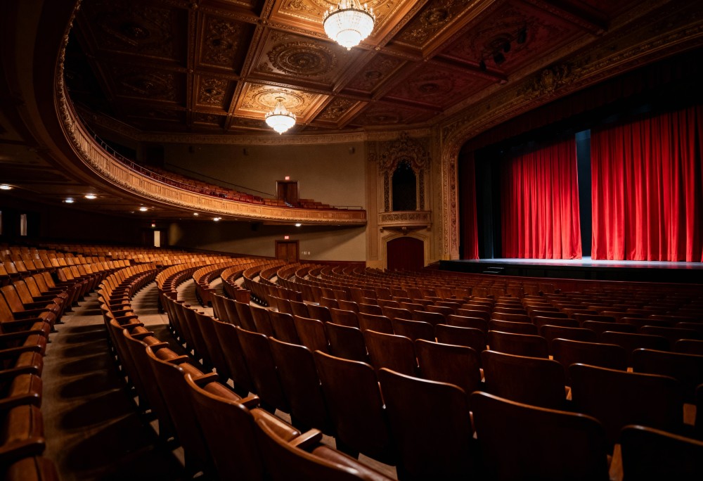 Teatralna Magia: Rodzinne Warsztaty i Spektakl „Trzy Świnki” w Wodzisławiu