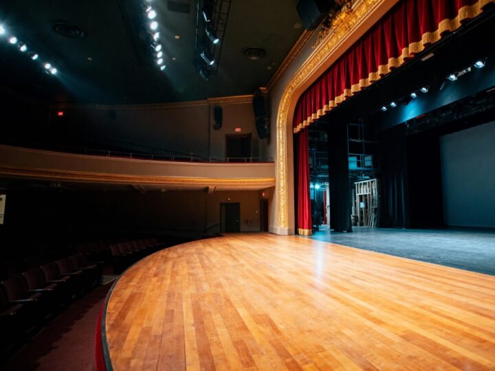 Magiczna przygoda w teatrze dla najmłodszych: „Kto tam?