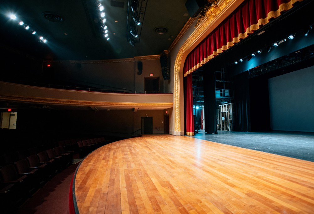 Magiczna przygoda w teatrze dla najmłodszych: „Kto tam?