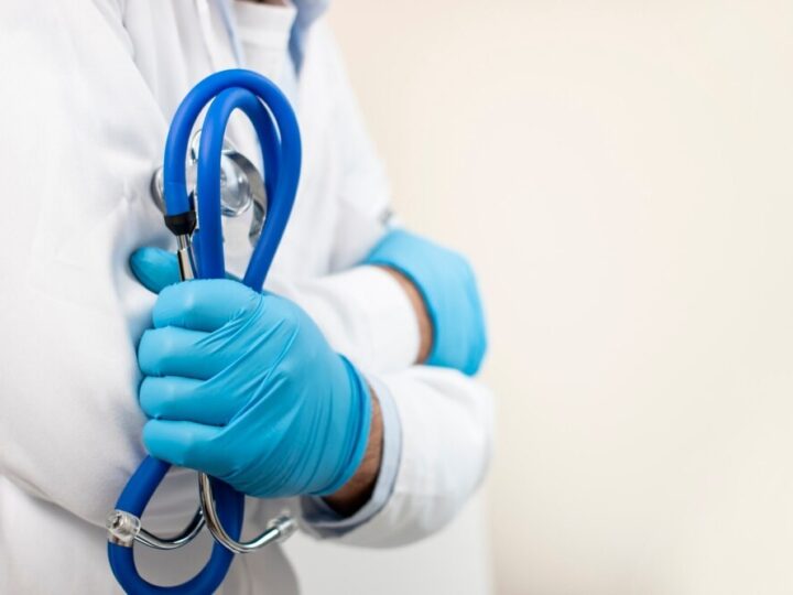 Edukacja dla bezpieczeństwa: Policja uczy dzieci odpowiedzialności na drodze