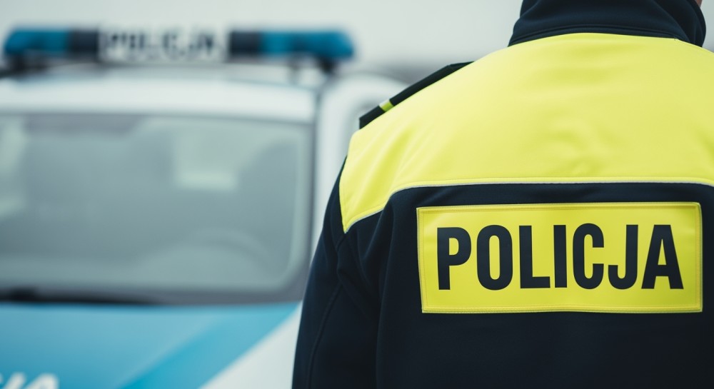 Policja w akcji: Szybka pomoc dla kierującej z awarią na drodze