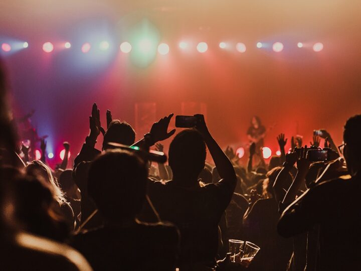 Pojedynek komików: humor w nowym wydaniu na jednej scenie!