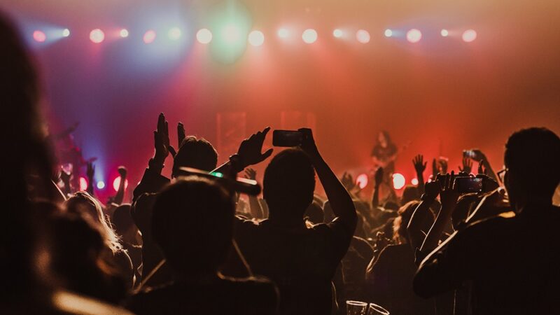 Pojedynek komików: humor w nowym wydaniu na jednej scenie!