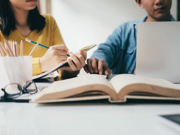 Licealiści wkraczają na rynek pracy: praktyki w lokalnych firmach w ramach „Zawodowego Debiutu”