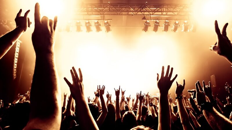 Filmowy seans pod gwiazdami: majówka pełna magii!