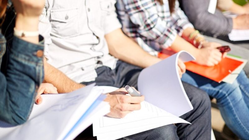 Maturalna Noc w Pałacu: Intensywna Powtórka dla Uczniów