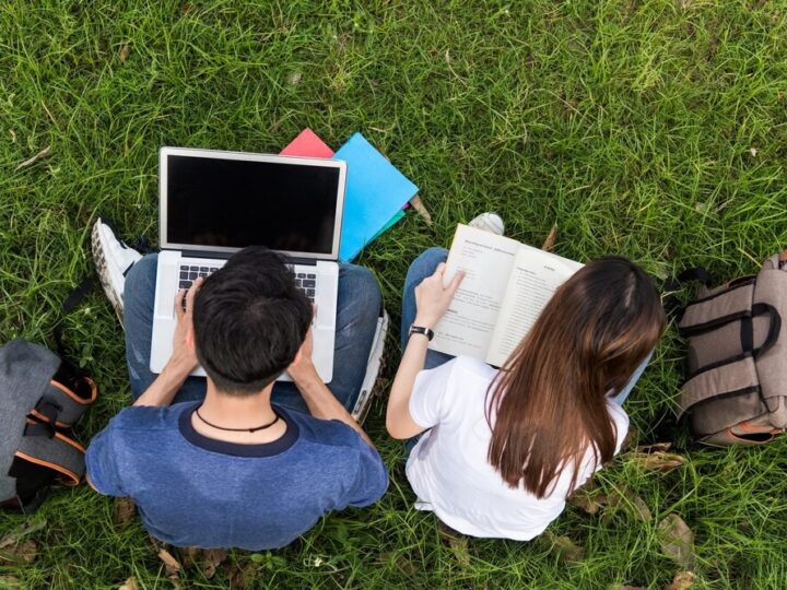 Energetyczna nocna powtórka do matury w Wodzisławiu: wspólne przygotowania pełne wiedzy