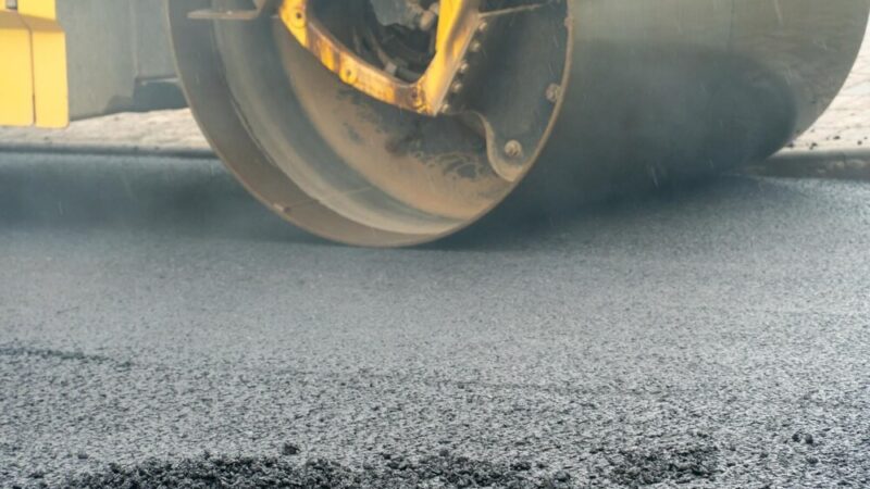 Nowa droga na ul. 1 Maja w Mszanie: Prace w pełnym toku!