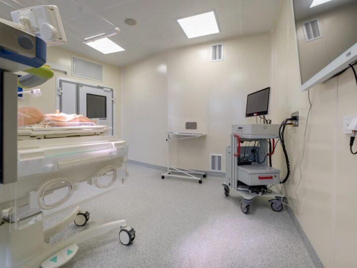 Nowy defibrylator AED w WCK – bezpieczeństwo na pierwszym miejscu!