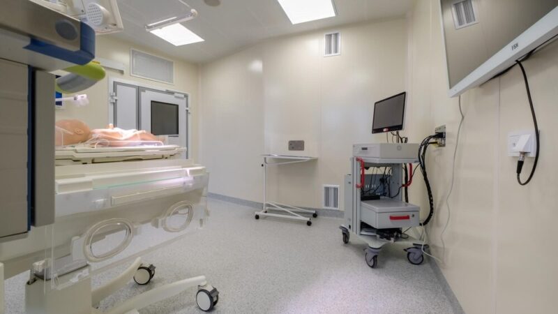 Nowy defibrylator AED w WCK – bezpieczeństwo na pierwszym miejscu!