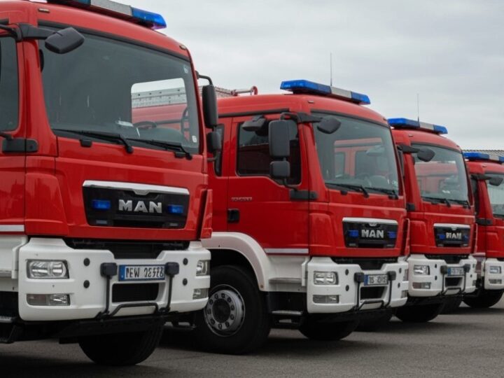 Interwencja OSP Radlin 2: Powalone drzewo na drodze w Wodzisławiu Śląskim