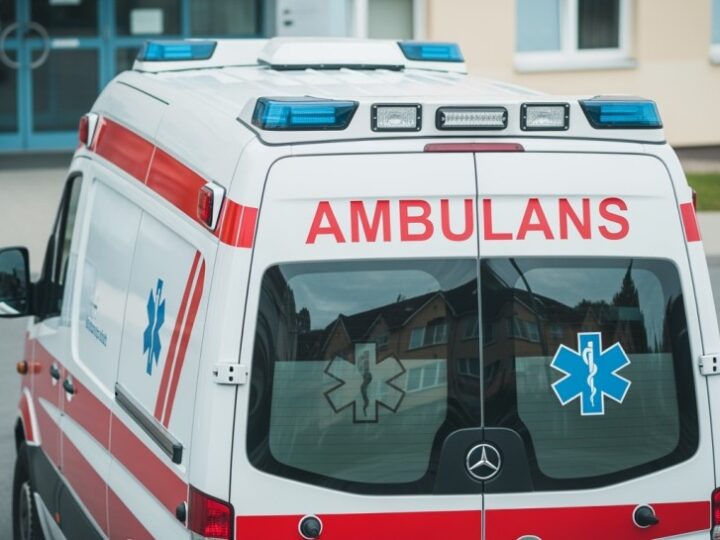 Kobieta w tarapatach na ulicy Witosa uratowana przez straż miejską