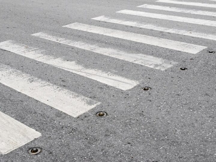 Bezpieczeństwo seniorów: jak unikać zagrożeń w realnym i wirtualnym świecie
