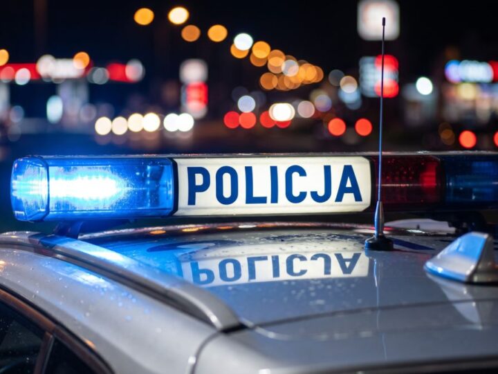 Czujny policjant zatrzymał sprawców kradzieży z włamaniem w pościgu na drodze
